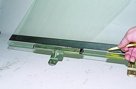Замена стекла и стеклоподъемника двери автомобиля ВАЗ-2121