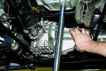 Замена прокладки поддона картера двигателя на автомобиле ВАЗ-2121