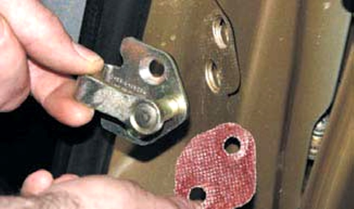 Снятие обшивки двери Шевроле Нива и установка и замена насоса гидроусилителя Шевроле Нива