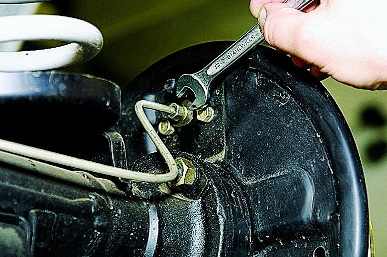 ремонт тормозного механизма задних колес Нива Шевроле