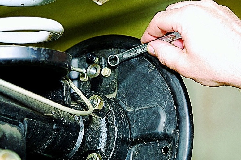 ремонт тормозного механизма задних колес Нива Шевроле