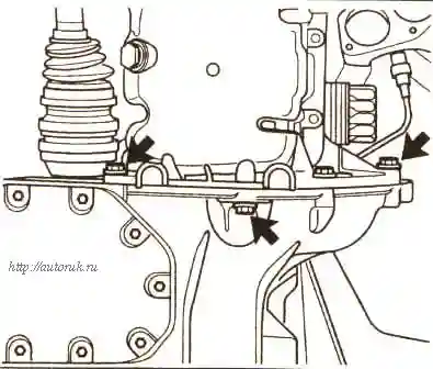 Отвернуть на коробке передач болты