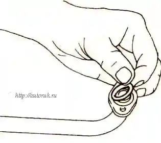 Привернуть маслозаборник с новой прокладкой