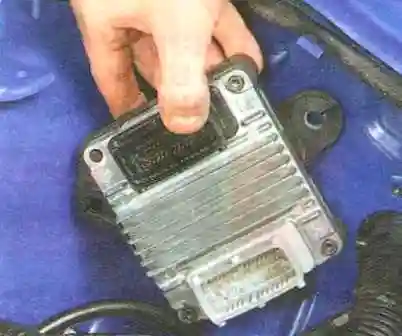 Снимите блок управления