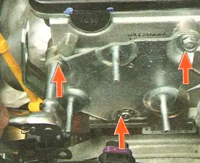Проверка катушки зажигания Авео Шевролет если необходимо выверните три болта кронштейна