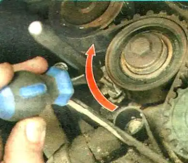 Замена и регулировка ремня ГРМ и замена натяжного ролика Авео Шевролет с двигателем F14S3 и F15S3