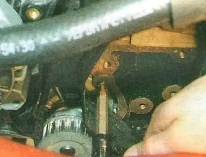 Замена и регулировка ремня ГРМ и замена натяжного ролика Авео Шевролет с двигателем F14S3 и F15S3