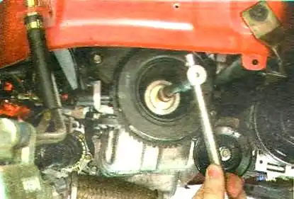 Замена и регулировка ремня ГРМ и замена натяжного ролика Авео Шевролет с двигателем F14S3 и F15S3