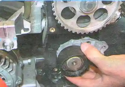 Замена ремня ГРМ и натяжного ролика Авео Шевролет с двигателем F14 D3