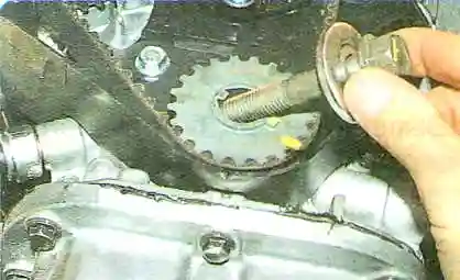 Замена ремня ГРМ и натяжного ролика Авео Шевролет с двигателем F14 D3