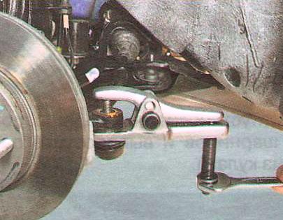 Снятие и установка поворотного кулака передней подвески Chevrolet Aveo