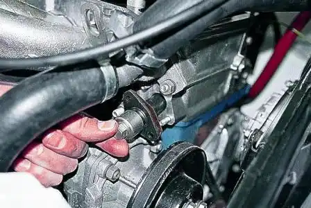 вынимаем натяжитель