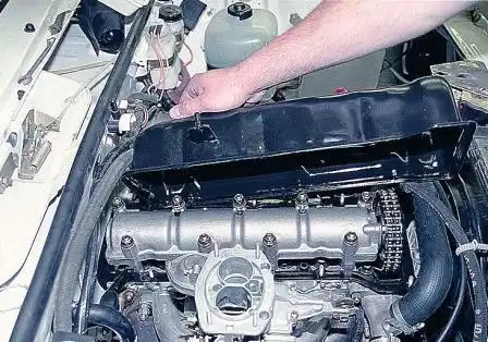 снимаем прокладку крышки