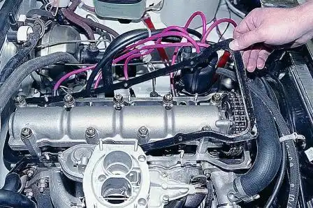 Снимаем крышку головки блока...