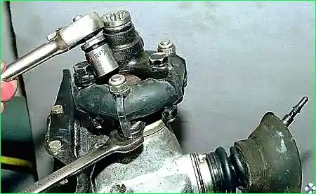 Снимаем эластичную муфту и фланец