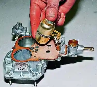 Приподняв поплавок