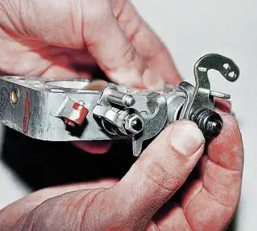 Разборка и ремонт корпуса дроссельных заслонок ДААЗ 2107 снимаем втулку