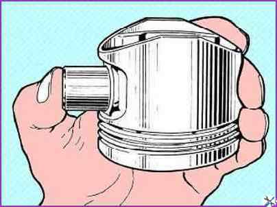 Pin to piston assembly