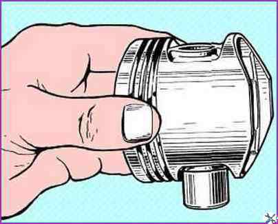 Pin to piston assembly