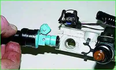 Перевірка та заміна форсунок Нива Шевролет