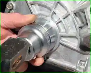 Reemplazo del sello de aceite del cigüeñal delantero VAZ-2123