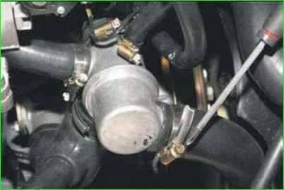 Cómo reemplazar el termostato Niva Chevrolet