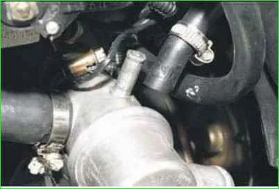 Cómo reemplazar el termostato Niva Chevrolet