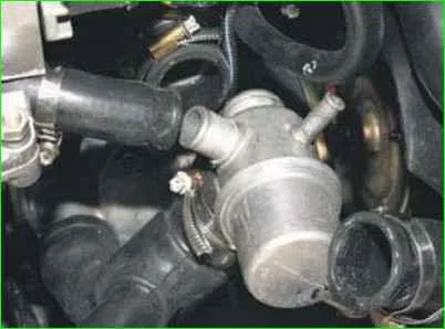 Cómo reemplazar el termostato Niva Chevrolet