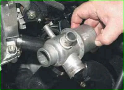 Cómo reemplazar el termostato Niva Chevrolet