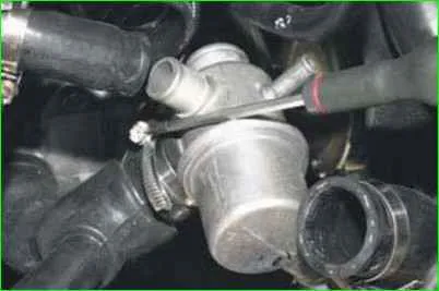 Cómo reemplazar el termostato Niva Chevrolet