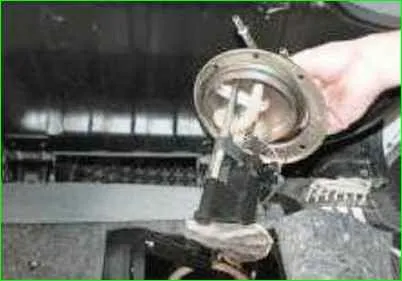 Austausch der Kraftstoffpumpe Niva Chevrolet