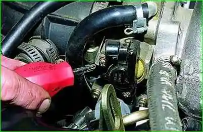 Снятие и установка датчика положения дроссельной заслонки