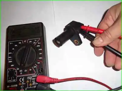Removing and installing the crankshaft position sensor