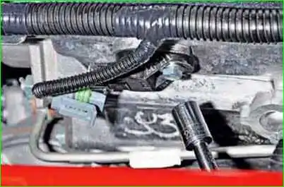 Removing the camshaft sensor (phase sensor)