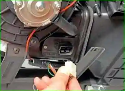 Снятие и установка испарителя кондиционера автомобиля ВАЗ-2123