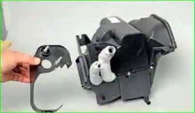 Снятие и установка испарителя кондиционера автомобиля ВАЗ-2123