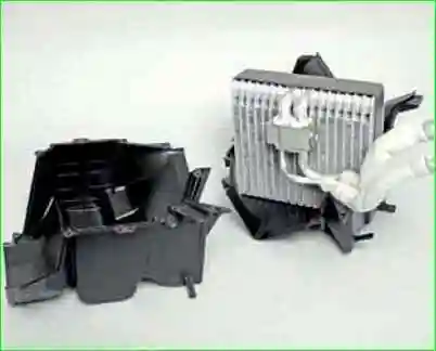 Снятие и установка испарителя кондиционера автомобиля ВАЗ-2123