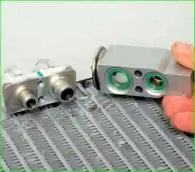 Снятие и установка испарителя кондиционера автомобиля ВАЗ-2123