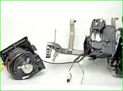 Снятие и установка испарителя кондиционера автомобиля ВАЗ-2123