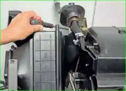 Снятие и установка испарителя кондиционера автомобиля ВАЗ-2123