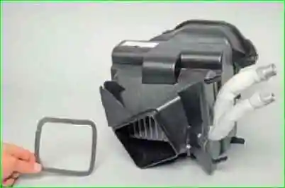 Снятие и установка испарителя кондиционера автомобиля ВАЗ-2123