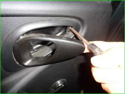 Removing the rear door trim