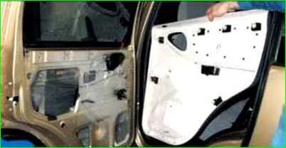 Removing the rear door trim