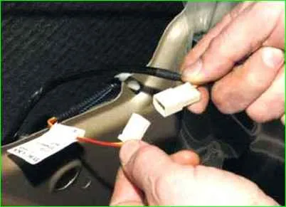 Removing the rear door lock