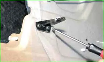 Removing the rear door lock