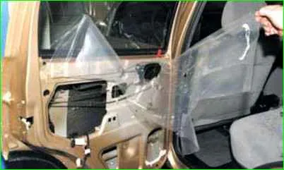 Removing the rear door lock