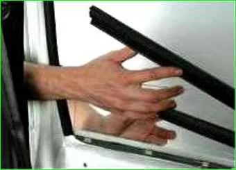 Replacing the lower glass of the rear door of the Niva Chevrolet