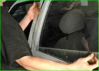Replacing the lowering glass of the rear door of the Niva Chevrolet Niva Chevrolet