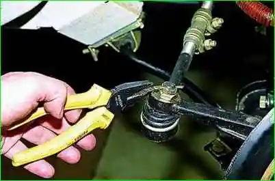 Как снять поперечину передней подвески Как снять поперечину передней подвески