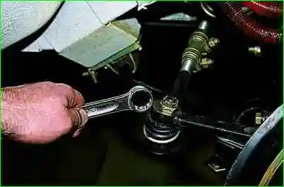 Как снять поперечину передней подвески Как снять поперечину передней подвески